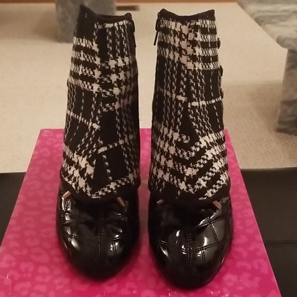 Shoes - Picture 8 of 10